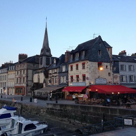 Ferienwohnung Un Petit Nid A Honfleur Exterior foto