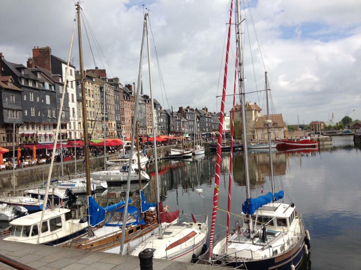 Ferienwohnung Un Petit Nid A Honfleur Exterior foto